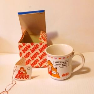 NIB 1982 ANNIE APPLAUSE "YOU'RE NEVER FULLY DRESSED..." MUG